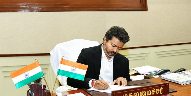 లంచ్ బాక్స్‌తో సచివాలయానికి సీఎం విజయ్.!