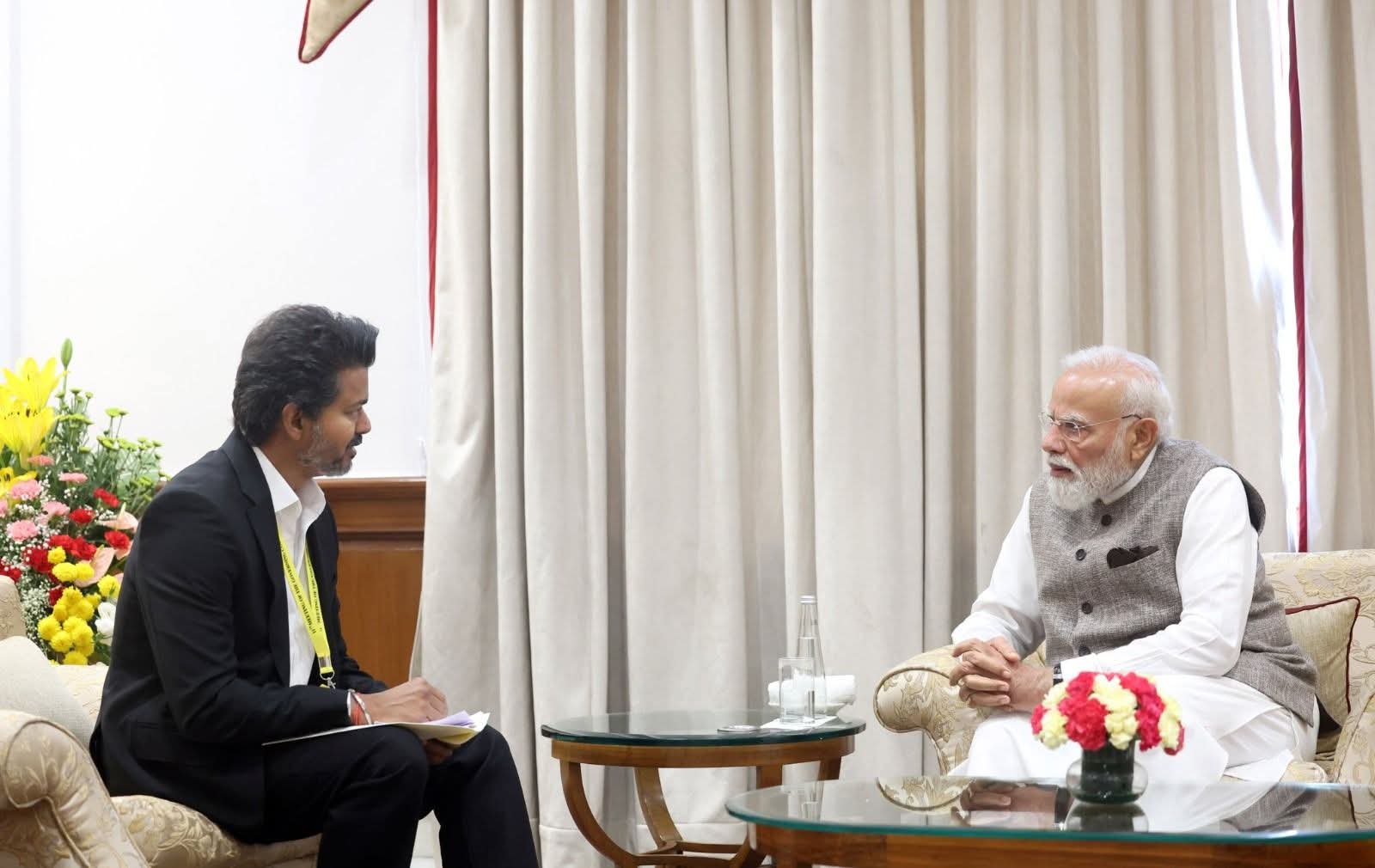 ఢిల్లీలో ప్రధాని మోదీతో భేటీ అయిన తమిళనాడు సీఎం  విజయ్