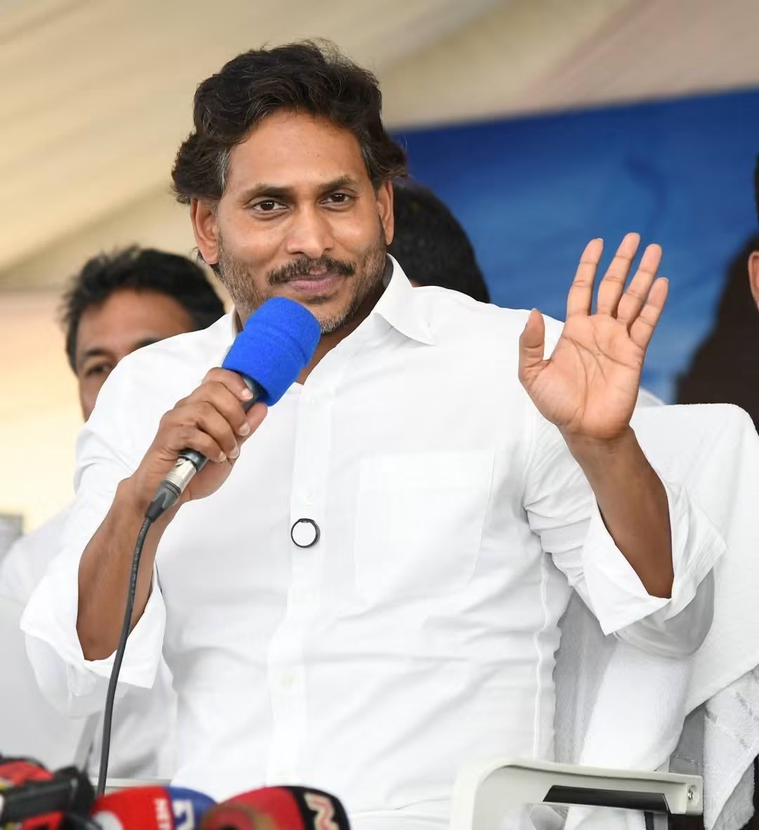 జగన్ 2.0లో కార్యకర్తలకే తొలి ప్రాధాన్యం: వైయస్ జగన్