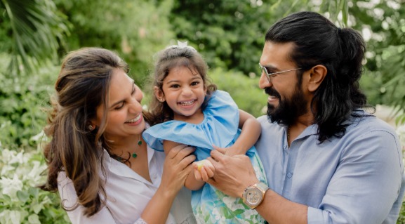 ఫొటో వైరల్.. తొలిసారి క్లీంకారను చూపించిన రామ్‌ చరణ్‌, ఉపాసన