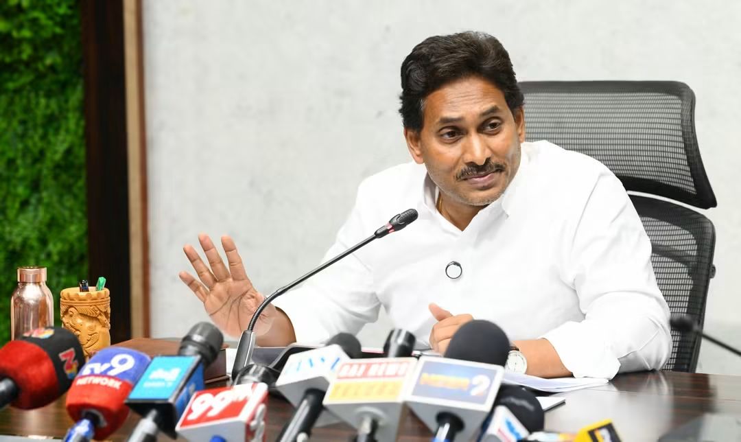 అమరావతి నిర్మాణాల ఖర్చుపై జగన్ సంచలన ఆరోపణలు