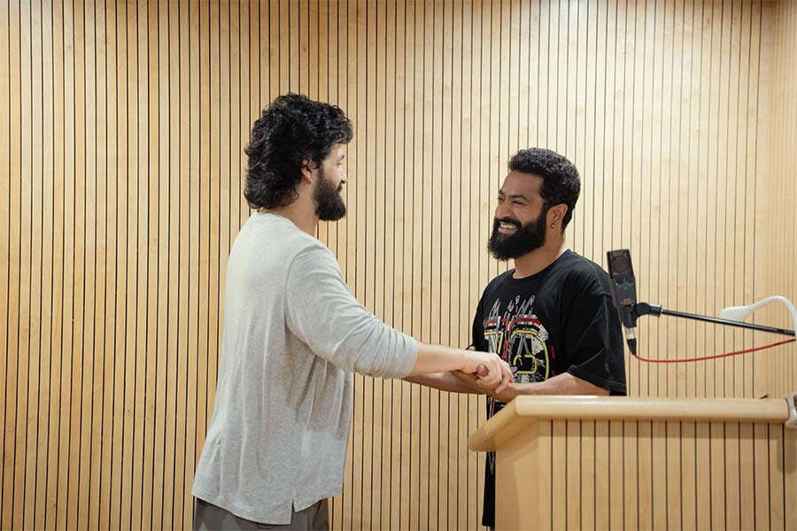 బిగ్ సర్‎ప్రైజ్.. ‘లెనిన్’ కు ఎన్టీఆర్ వాయిస్