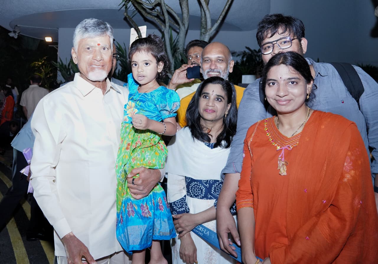 సింగపూర్లో సీఎం చంద్రబాబుకు ఘన స్వాగతం.. తరలివచ్చిన ఎన్నారైలు!