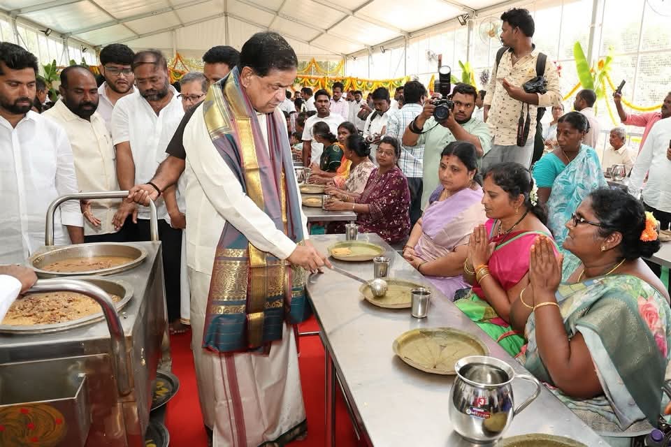 భక్తుల పాలిట అక్షయపాత్ర.. రూ.2,500 కోట్ల ట్రస్టుతో టీటీడీ అన్నదాన సేవ